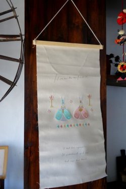 画像1: 刺繍タペストリー　L　ヒナ祭り　ウサギ雛